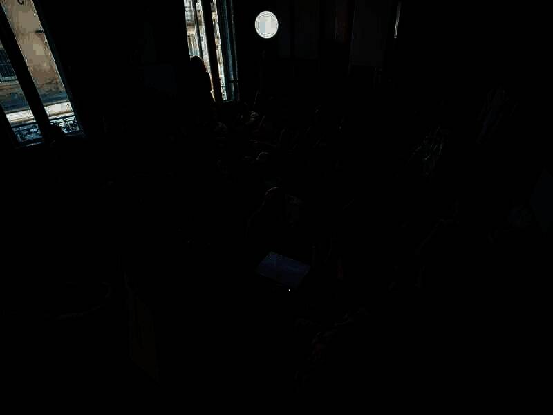 《光与影：33号远征队》游戏画面2