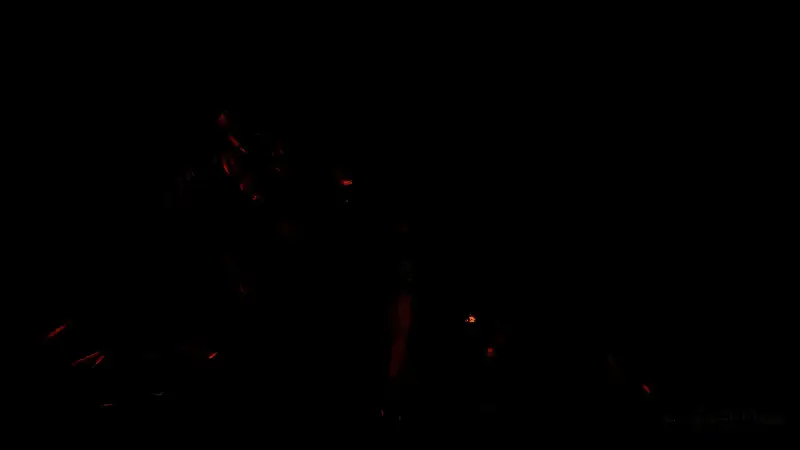 优米雅从电梯摔落画面