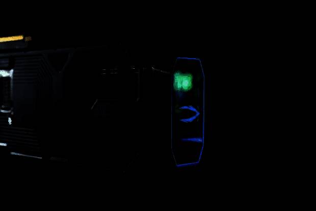 索泰GeForce RTX 5080显卡外观2