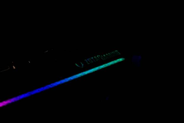 索泰GeForce RTX 5080显卡外观3