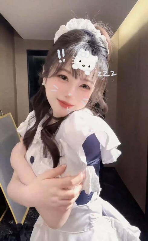 小狐狸萍萍演员钱思怡穿女仆装热舞截图3