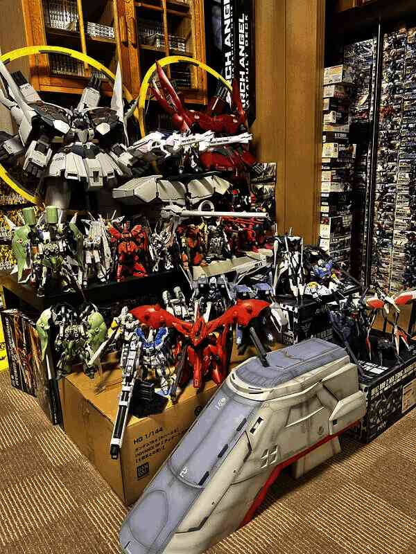 堆满钢普拉的屋子