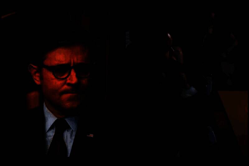 迈克·约翰逊发表言论相关场景