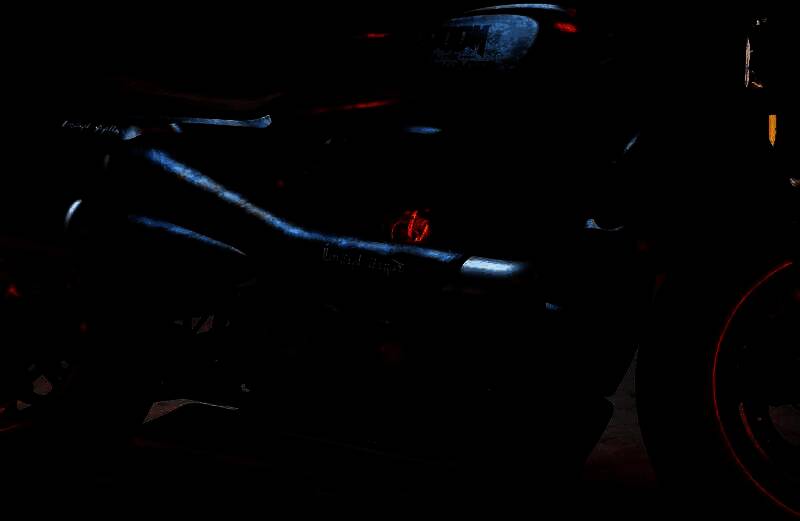 《毁灭战士：黑暗时代》联名款定制机车细节图1