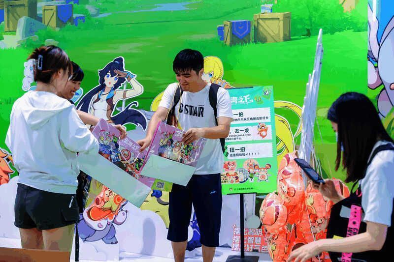 在ChinaJoy人气极高的《云海之下》幻兽沙球周边