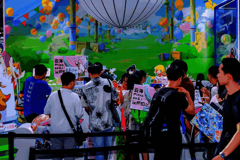 前来排队打卡领取《云海之下》周边的玩家