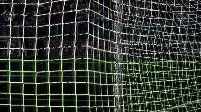 马丁内外脚背弧线球动图