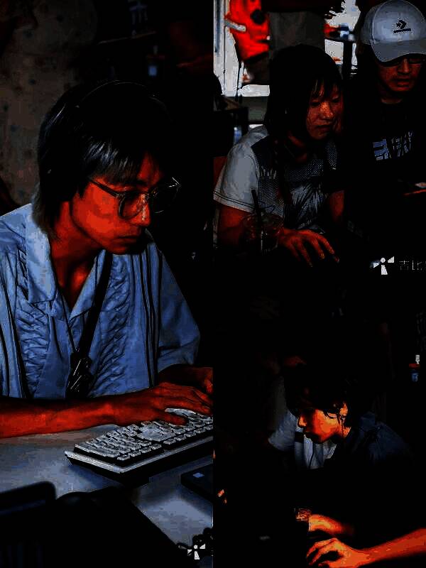 往届选手前来现场试玩图片