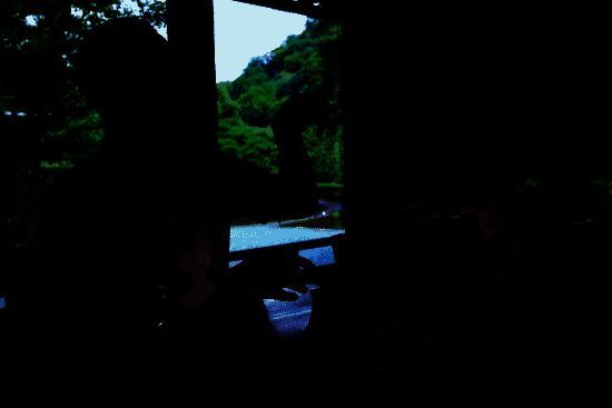 暖暖攻击敌人画面