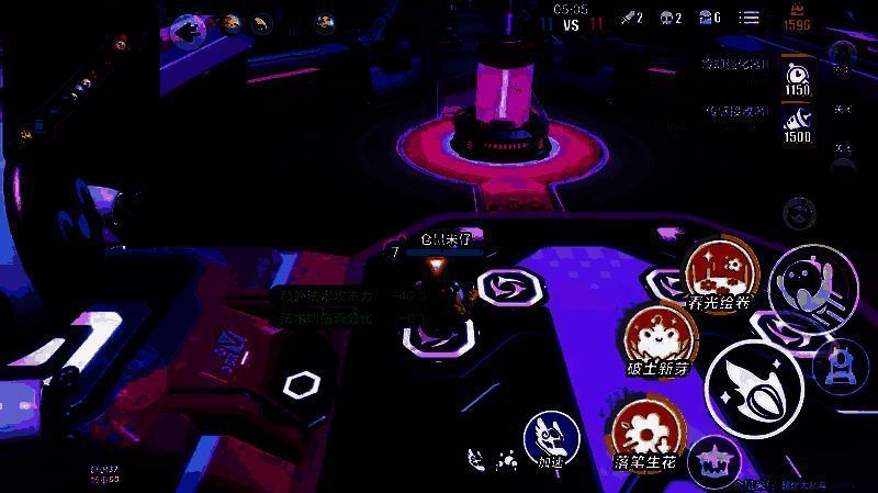 超燃大乱斗玩法中的功能卡和装备界面