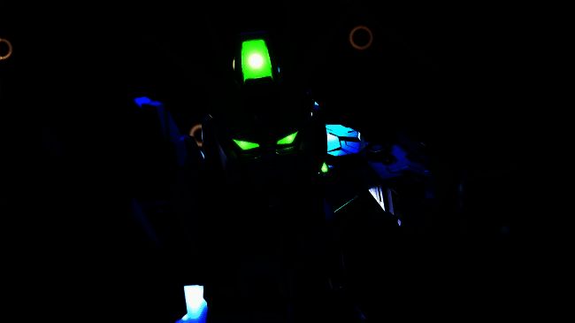 CG中自由高达全弹发射的震撼画面，导弹齐发，光束交织