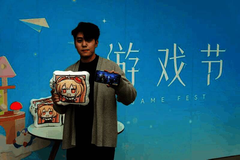 《光与夜之恋》体验区，玩家互动拍照打卡