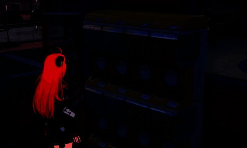 多个扭蛋机排列在一起，颜色各异，贴纸标识清晰可见