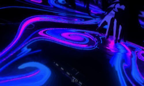 黑塔在空间站中操控人偶，神情高傲