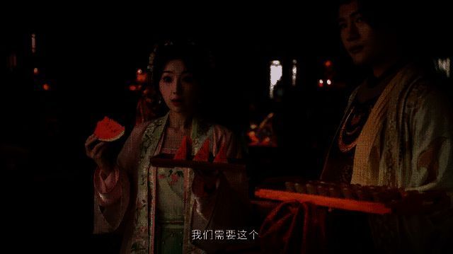 四大商帮在万国商博会上展示商品，与外国商人互动，笑容满面