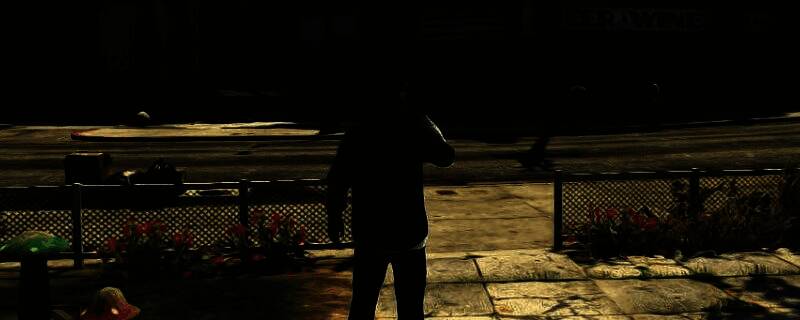 GTA5游戏内秘籍使用画面，角色在城市中召唤武装直升机，画面充满动作感与自由度