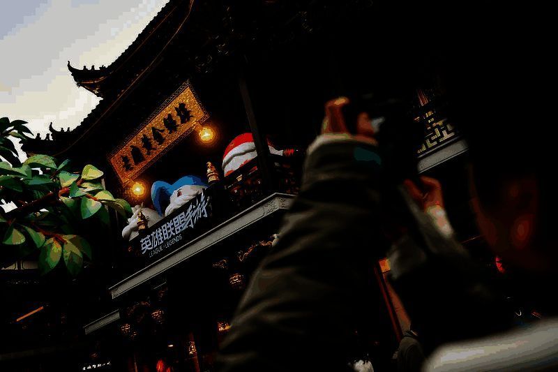 豫园灯会现场布置充满《英雄联盟手游》元素，约德尔人造型花灯栩栩如生