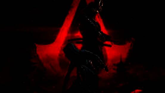 《刺客信条：影》游戏宣传画面，主角弥助身穿武士铠甲，手持长刀，背景为日本古城与樱花