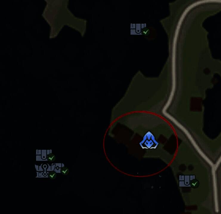 山洞内部视角，三个宝箱并列摆放，周围有微弱光芒提示