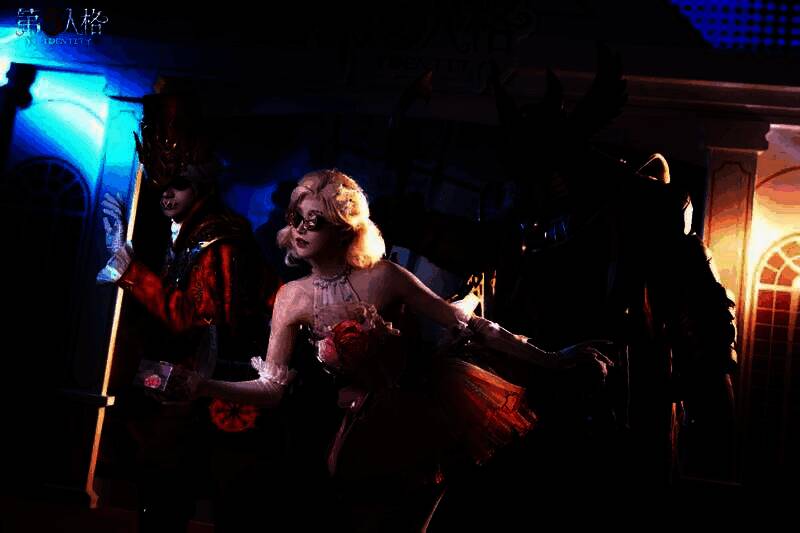 多位COSER集体合影，角色还原度极高，背景布满雪花与节气元素