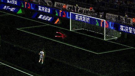 贝克汉姆送出直塞球的精彩瞬间，队友反越位成功形成单刀