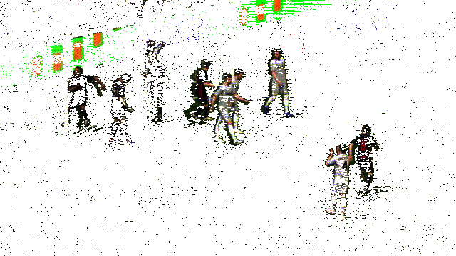 小罗施展旋风盘带技能，快速变向摆脱防守球员的动态画面