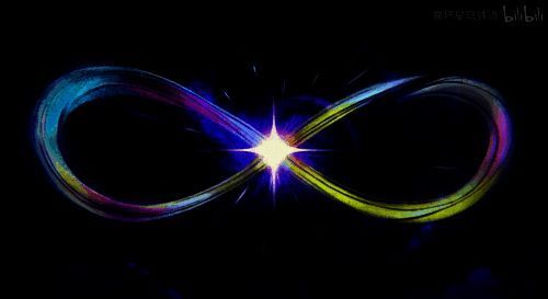 阿格莱雅角色立绘展示，身披金色长袍，手持象征记忆的卷轴，背景浮现古老符文