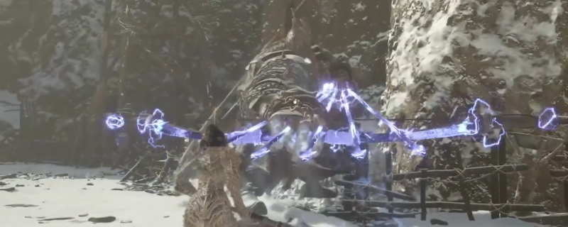 定北将军艾奇能在空中发动俯冲攻击的瞬间，角色正准备进行闪避反击