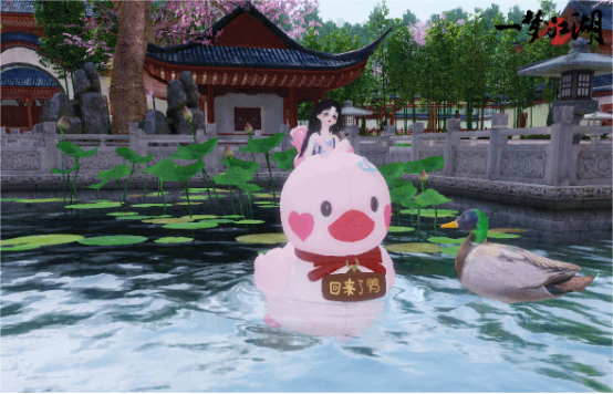 双服福利对比图：左侧平行服标签‘新号专享’含时装/坐骑/特效，右侧经典服标签‘老友加赠’含同款时装+锦芳绣+绑元，中间双向箭头标注‘福利同源，心意无界’