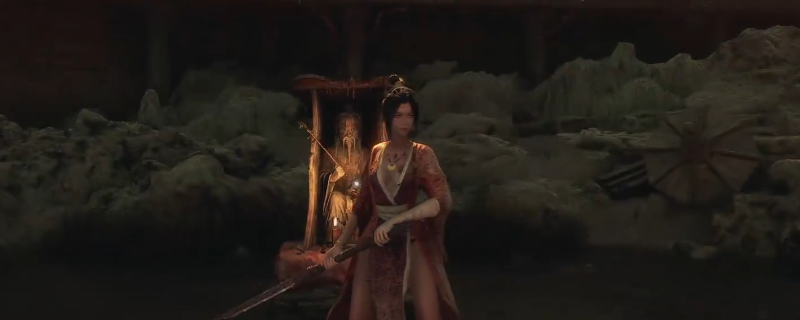 《明末：渊虚之羽》游戏画面：佛源镇行宫后山实景，青瓦飞檐的明代建筑群中，一名身着素白中衣的角色正攀爬布满青苔的木质楼梯，头顶悬垂着褪色绛红绸带，远处可见云雾缭绕的山峦