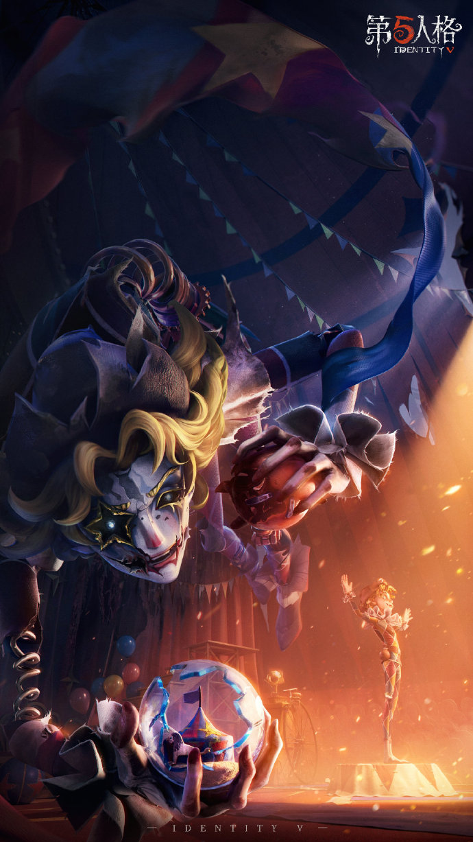 《第五人格》全新剧情活动主视觉海报：破碎水晶球中映出聚光灯下的明星演员麦克·莫顿，背景是斑驳帷幕与悬浮音符，整体色调为暗金与深紫交织，充满戏剧张力