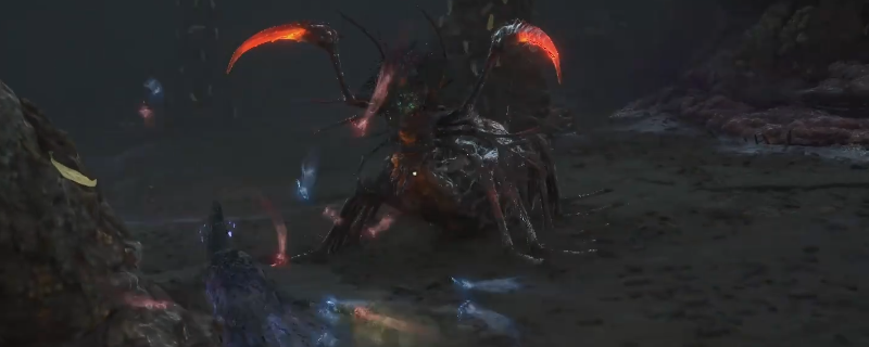 《明末：渊虚之羽》游戏内大蚰蜒BOSS战实机画面：水墨风格巨虫盘踞岩洞中央，甲壳泛青黑光泽，双颚开合间毒雾弥漫，主角角色持剑立于前方碎石地面，战斗UI显示血条与技能冷却状态