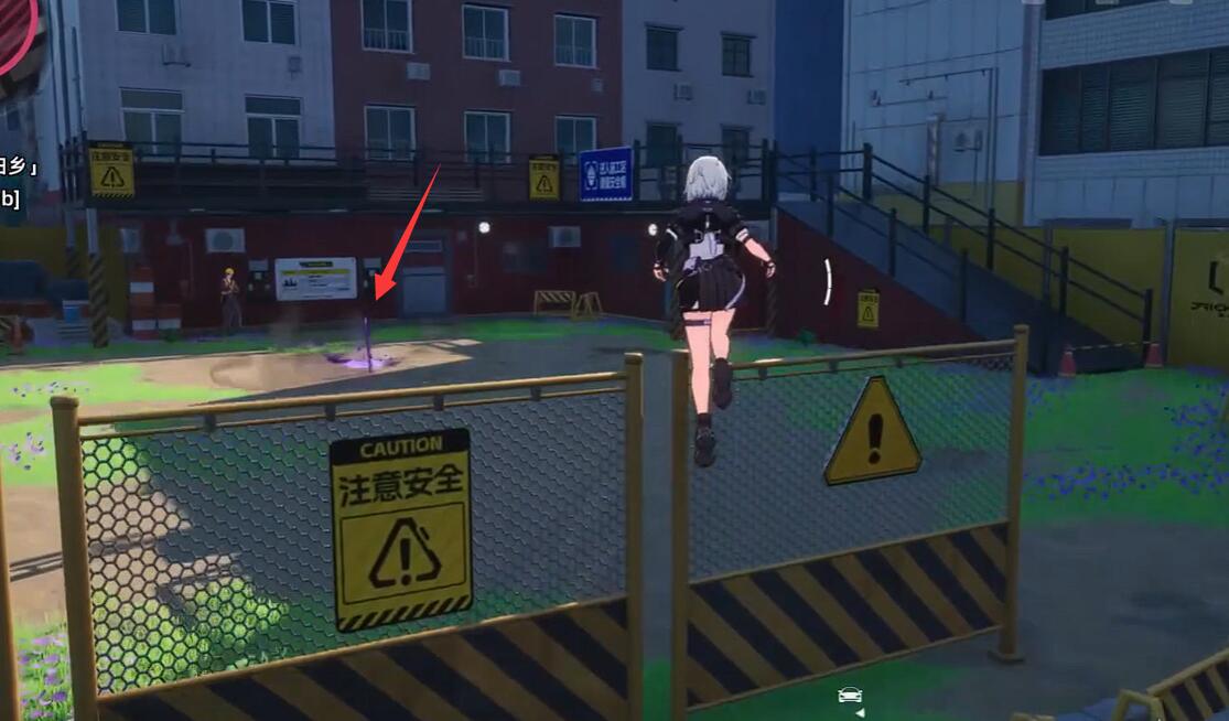 妖刀灵体三连突刺动态演示：角色正向左前方翻滚，三道赤红刀光紧贴脚跟掠过，地面残留灼烧状红色预警轨迹